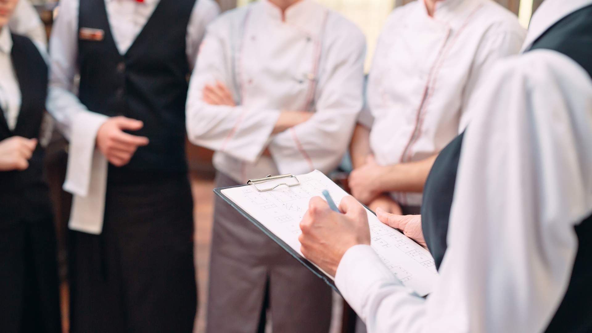 Quản lý Dịch Vụ Nhà Hàng (Food Service Supervisor)