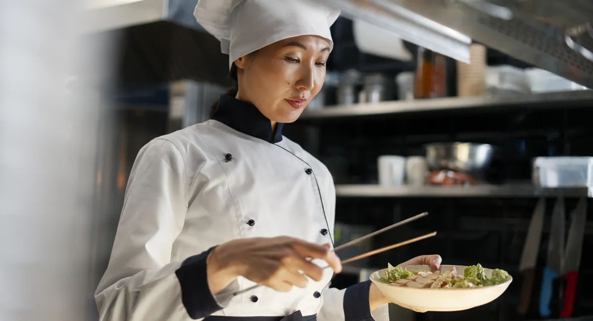 Định cư Canada với nghề bếp: Vì sao đầu bếp là lộ trình phổ biến? 3 Định cư Canada với nghề bếp: Vì sao đầu bếp là lộ trình phổ biến?