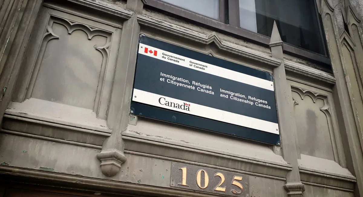 IRCC Gửi ra 1.800 Lời mời nộp đơn trong đợt rút thăm Express Entry lần thứ ba trong tuần 5 IRCC Gửi ra 1.800 Lời mời nộp đơn trong đợt rút thăm Express Entry lần thứ ba trong tuần