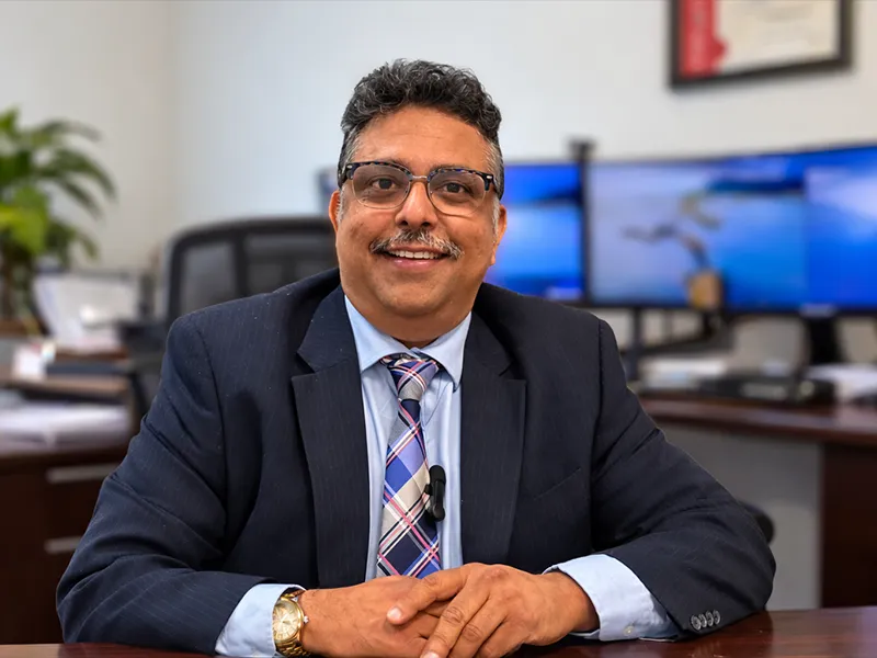iCanPR - Manoj Goswami Manoj Goswami tại văn phòng GTR Canada